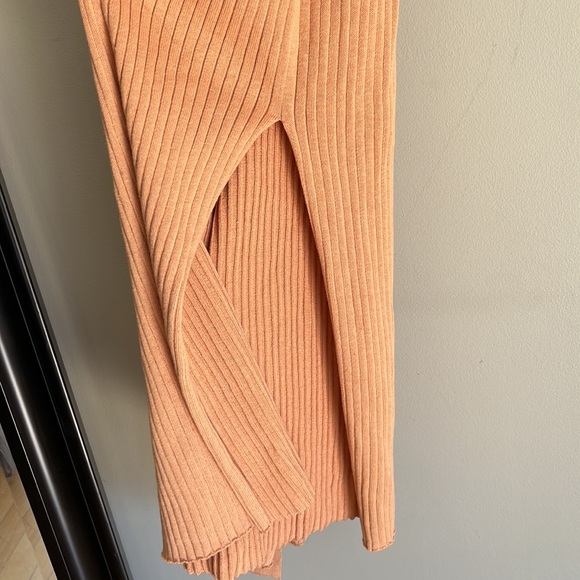 KIVARI Arizona Rib Midi Dress - Picture 8 of 10